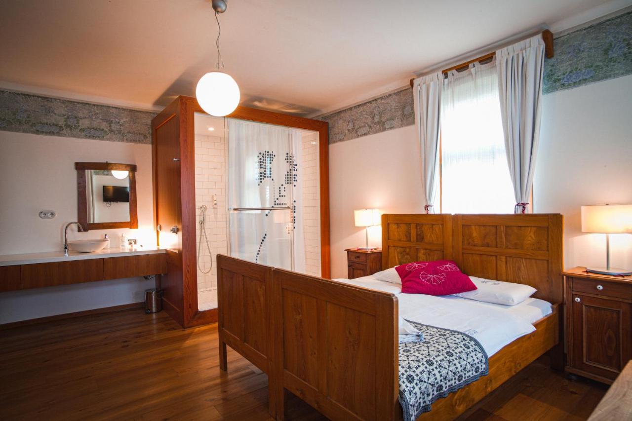 Pr'Gavedarjo Eco Heritage B&B Kranjska Gora Rom bilde
