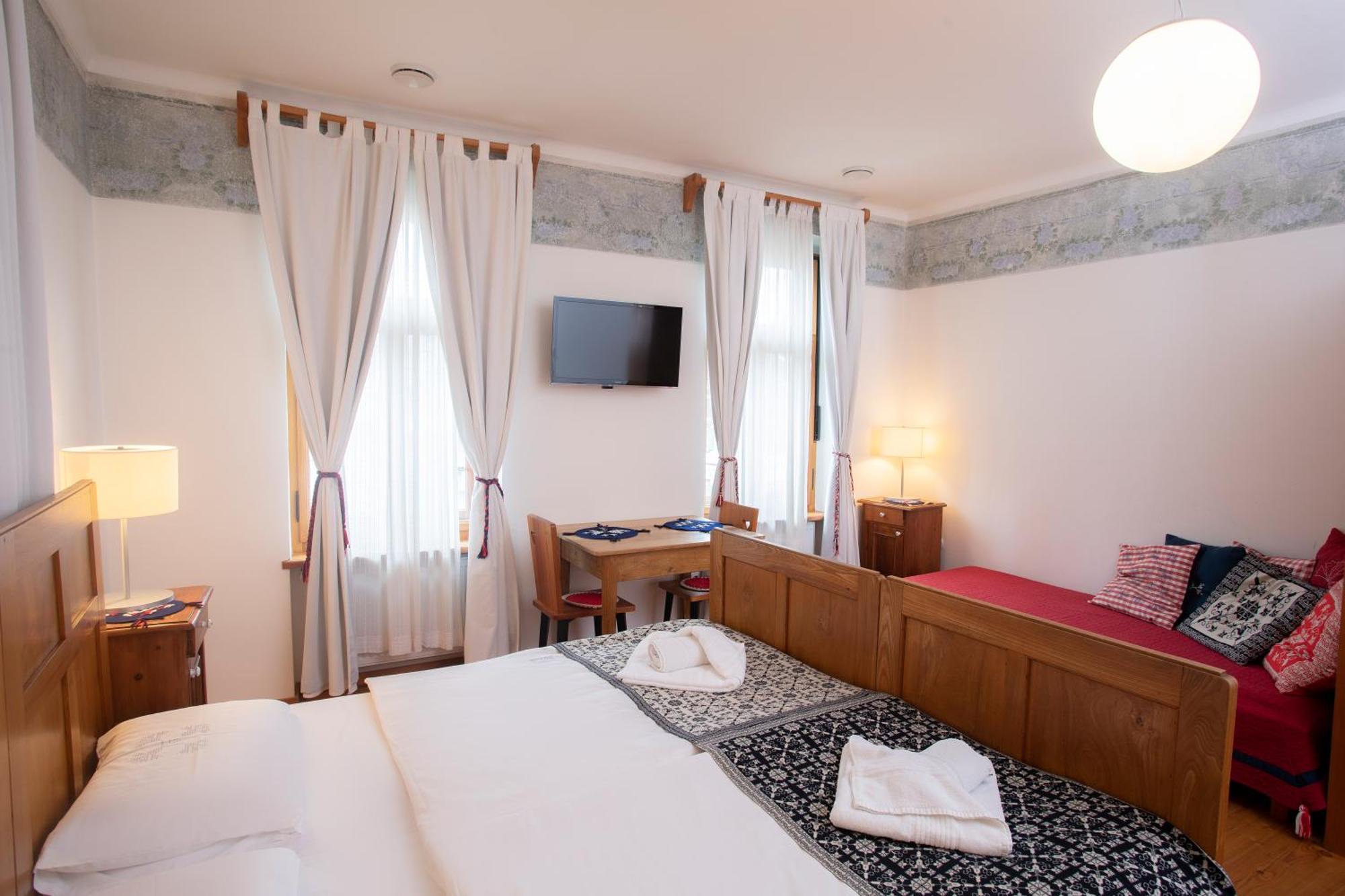Pr'Gavedarjo Eco Heritage B&B Kranjska Gora Rom bilde