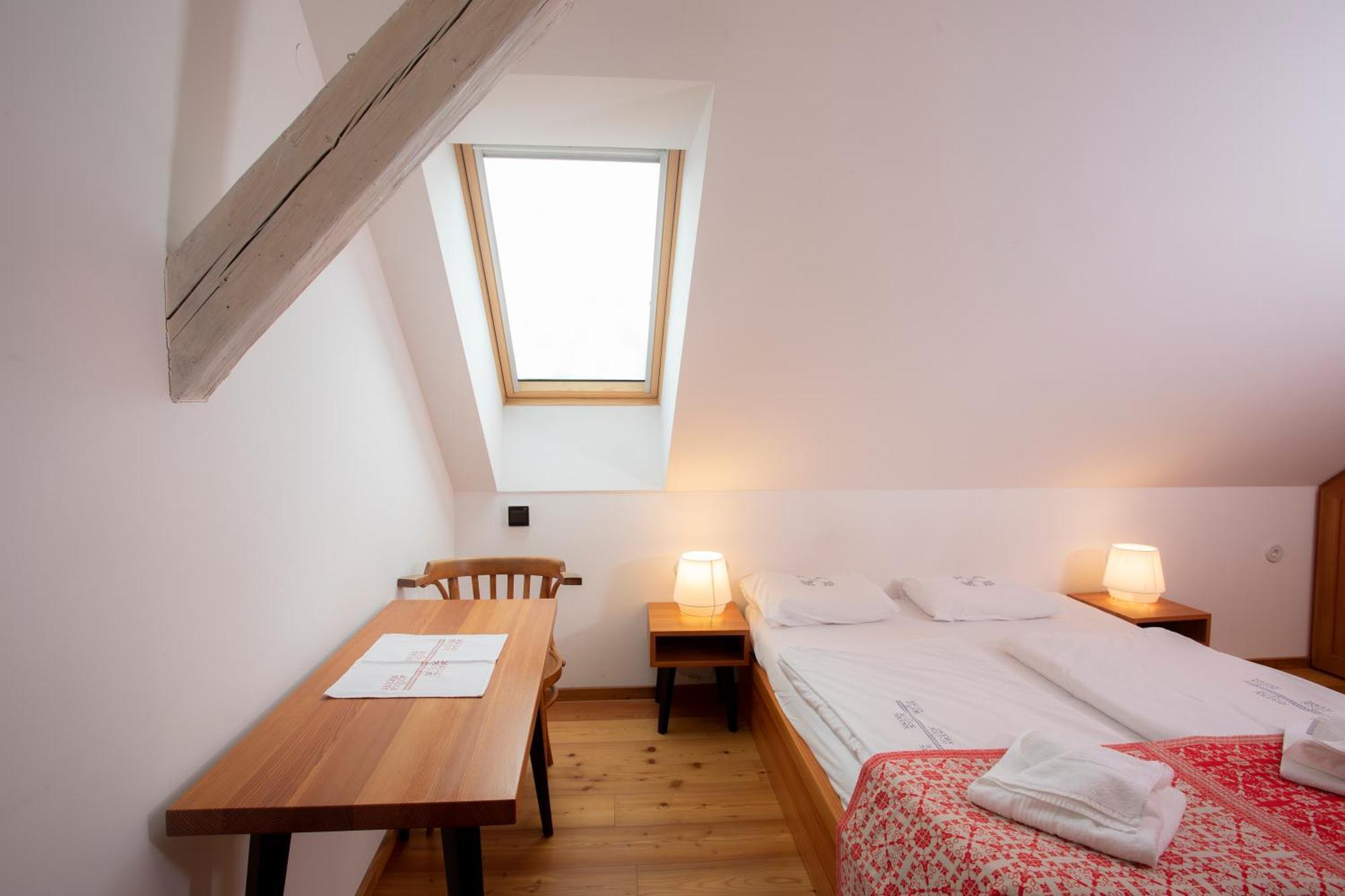 Pr'Gavedarjo Eco Heritage B&B Kranjska Gora Rom bilde